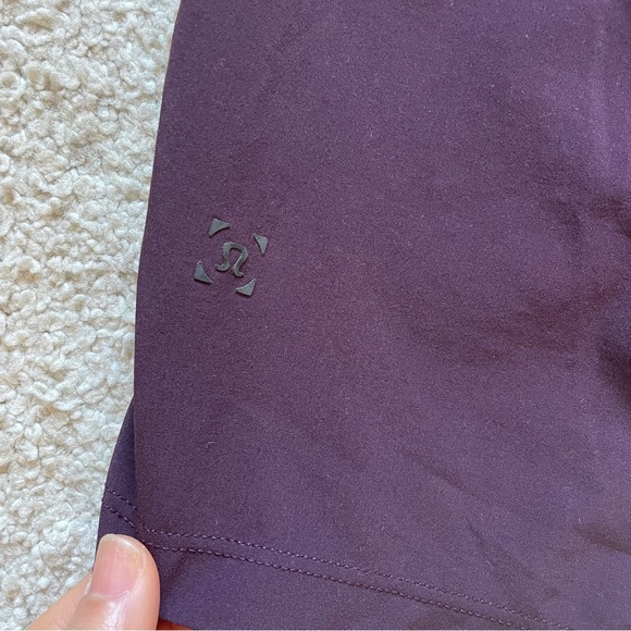 Lululemon T.H.E. Short 9” black cherry size M - Picture 9 of 10